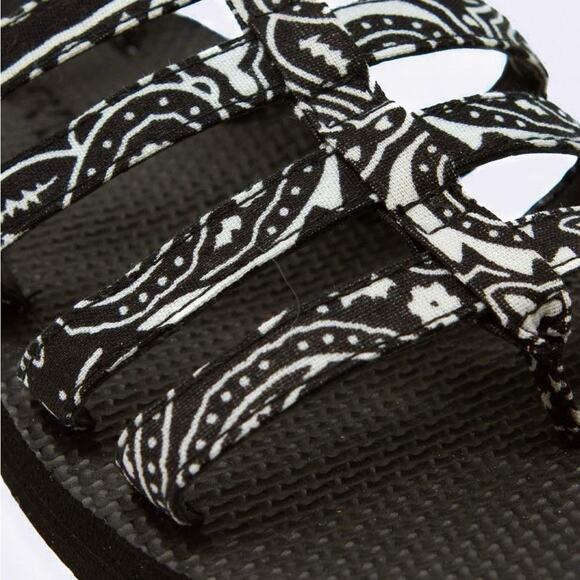 Arizona Love Black Trekky Flat Sandals Size 9 Retails $200 New - Picture 3 of 8